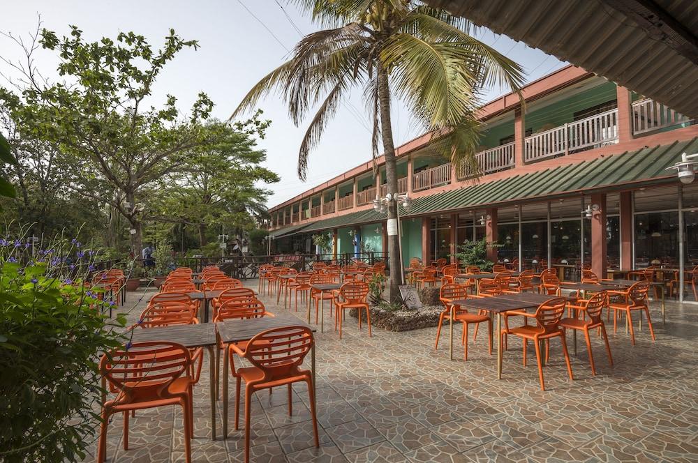 Senegambia Beach Hotel Кололі Екстер'єр фото