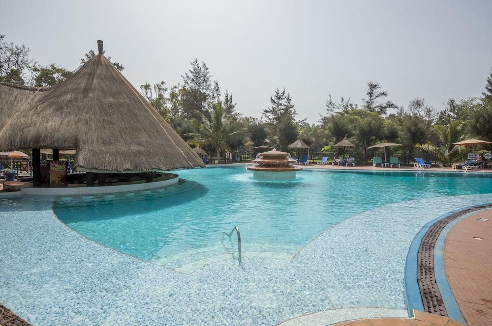 Senegambia Beach Hotel Кололі Екстер'єр фото