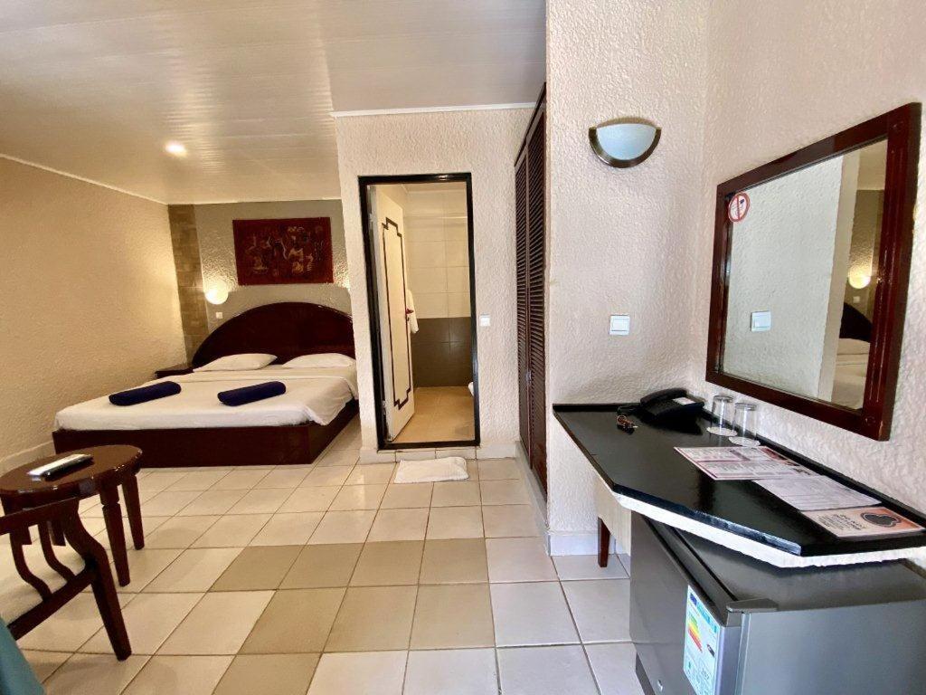Senegambia Beach Hotel Кололі Екстер'єр фото