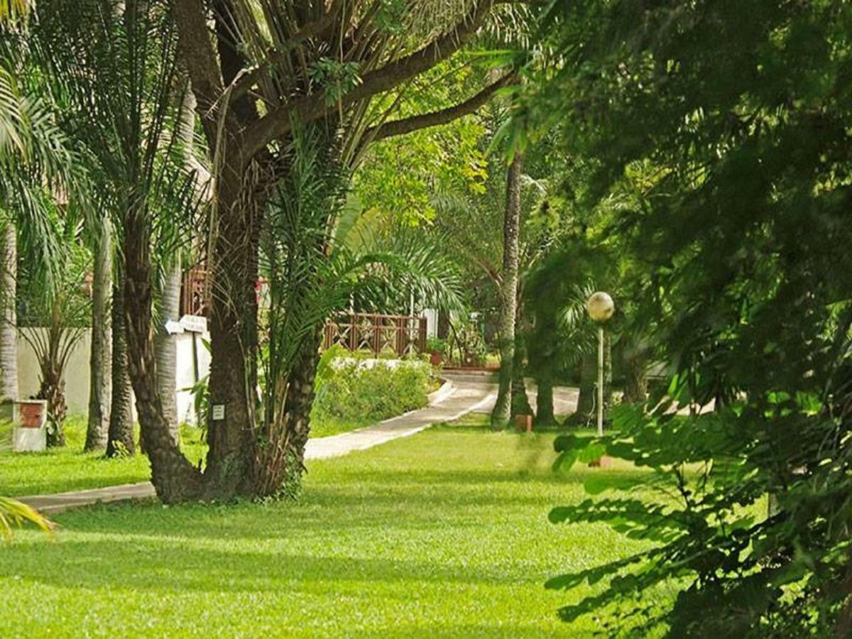 Senegambia Beach Hotel Кололі Екстер'єр фото